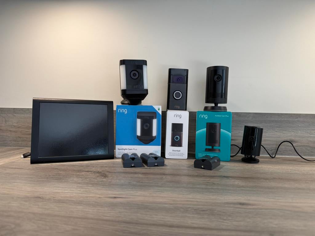 Ring Beveiligingsset: Deurbel, Cams & Zonnepaneel, Audio, Tv en Foto, Videobewaking, Ophalen of Verzenden, Zo goed als nieuw, Buitencamera