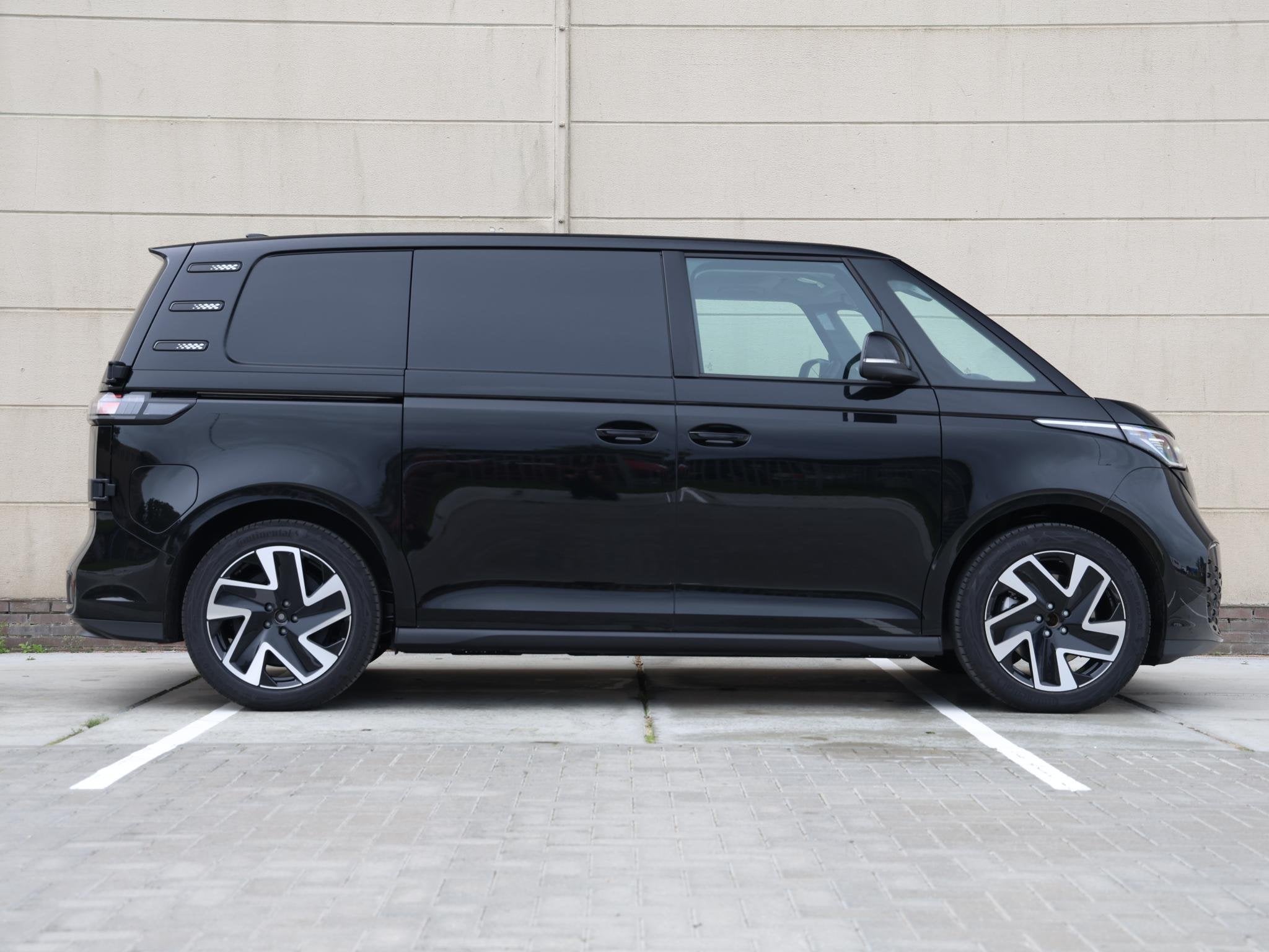 Volkswagen ID. Buzz Cargo Bulli Limited Edition Elektromotor, Auto's, Bestelauto's, Automaat, Zwart, Volkswagen, Zwart
