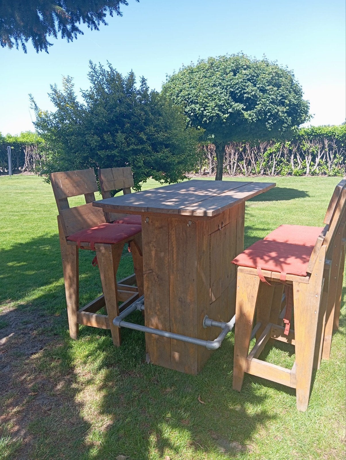 Houten hoge biertafel / tuintafel met 4 krukken, Ophalen
