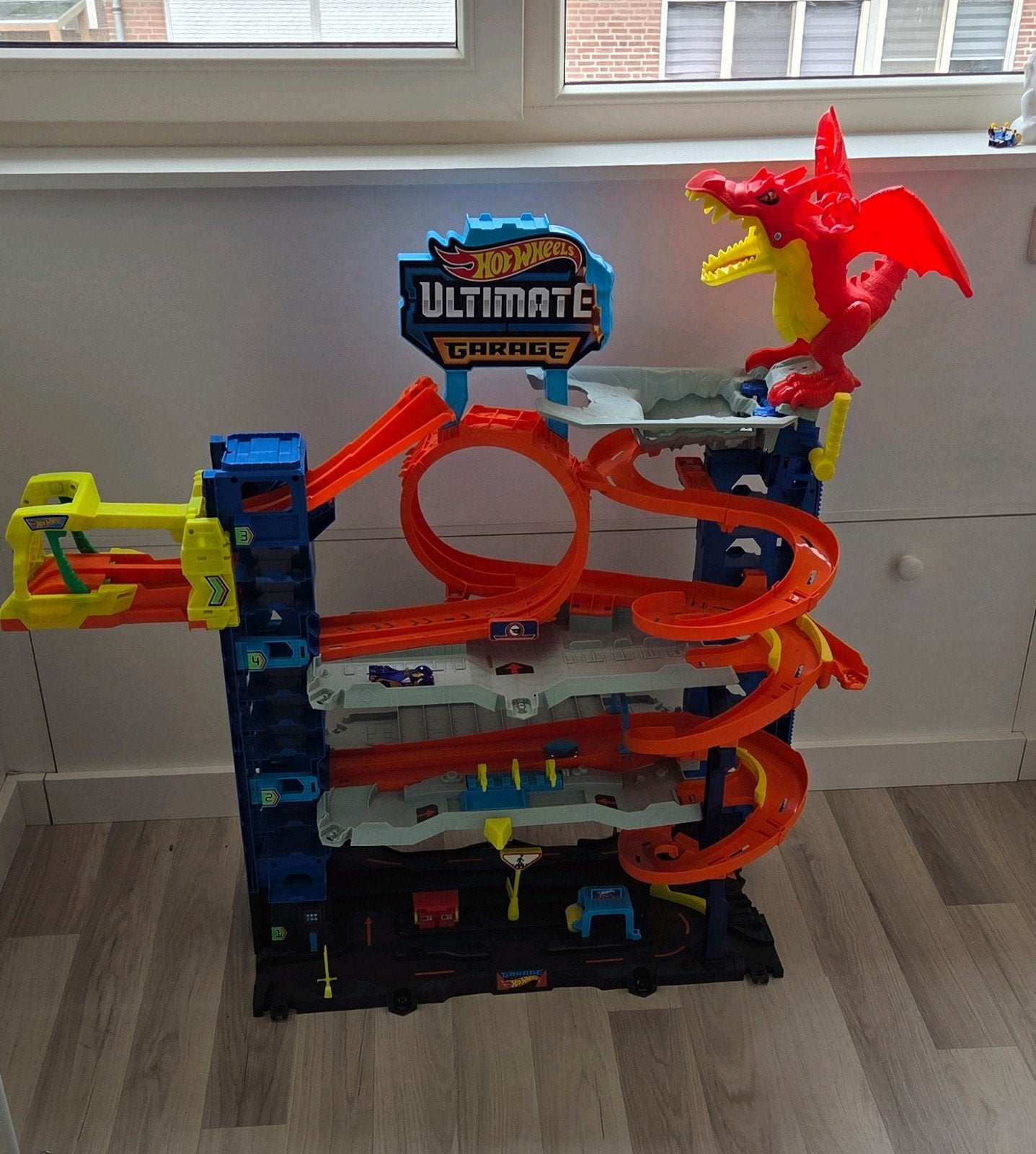 Hot Wheels City Ultieme Garage met Draak, Ophalen, Zo goed als nieuw