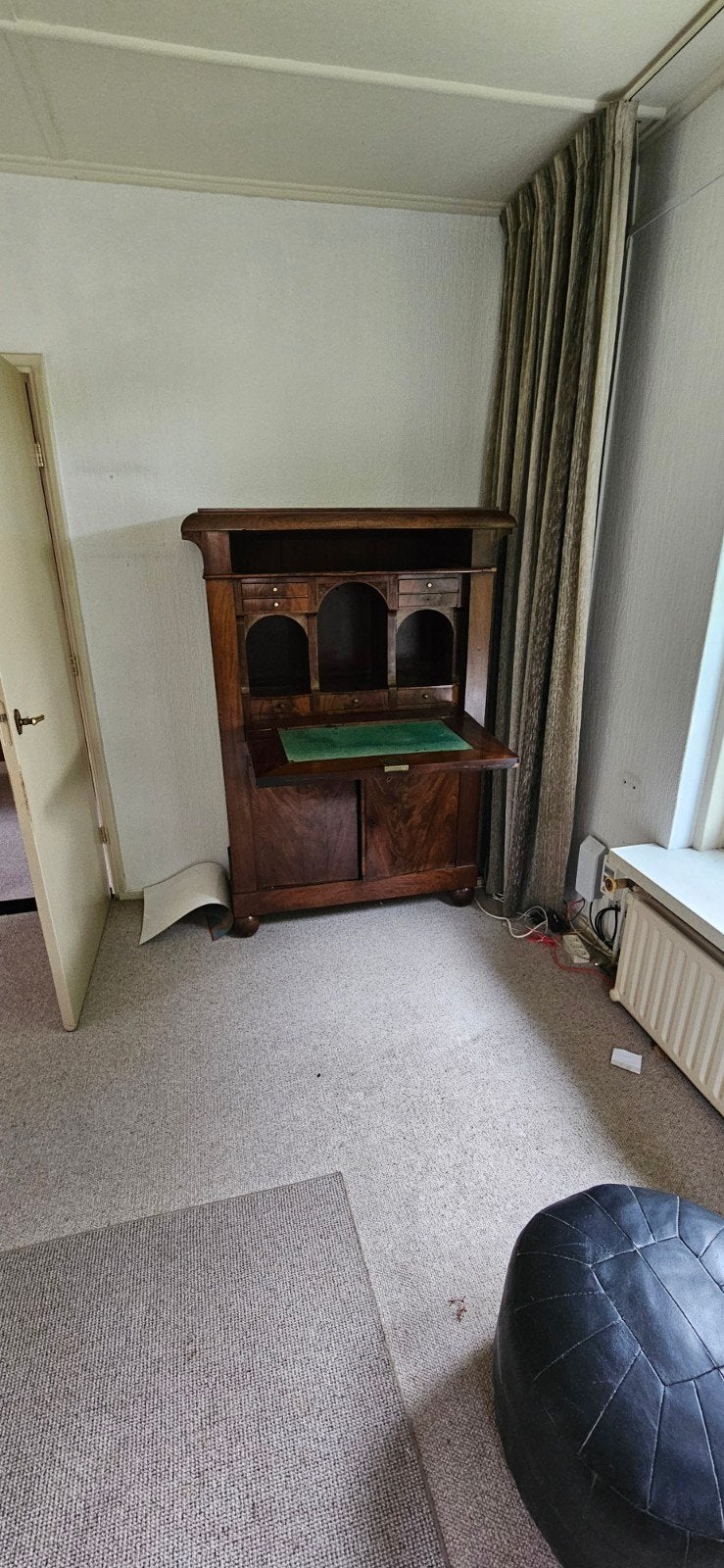 Antiek secretaire bureau met opklapbaar blad, Ophalen