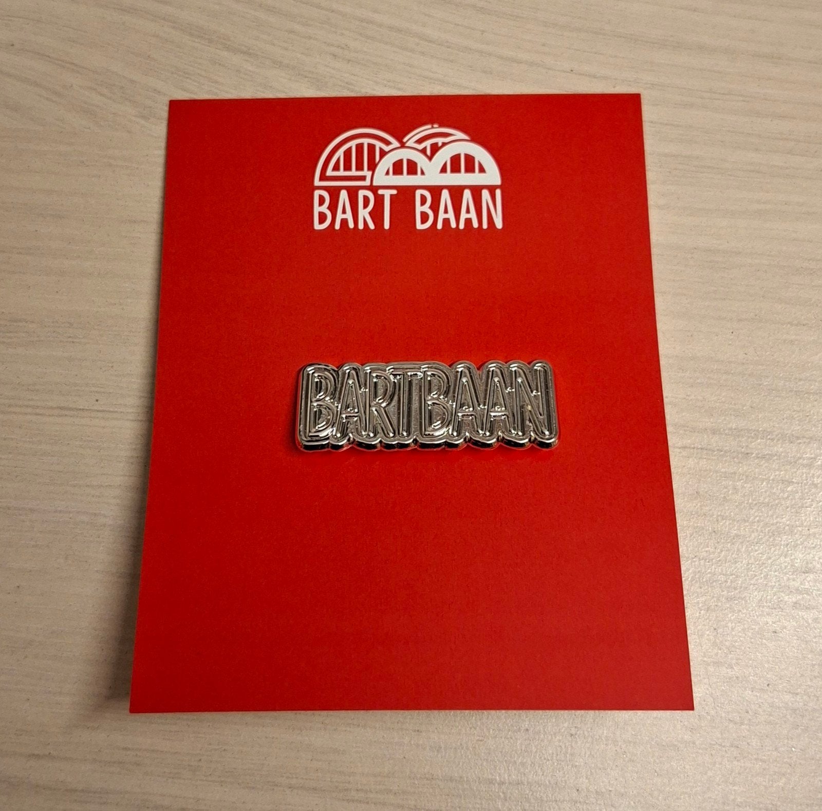 Bart Baan zilver pin (nieuw), Verzamelen, Speldjes, Pins en Buttons, Ophalen of Verzenden, Nieuw, Speldje of Pin