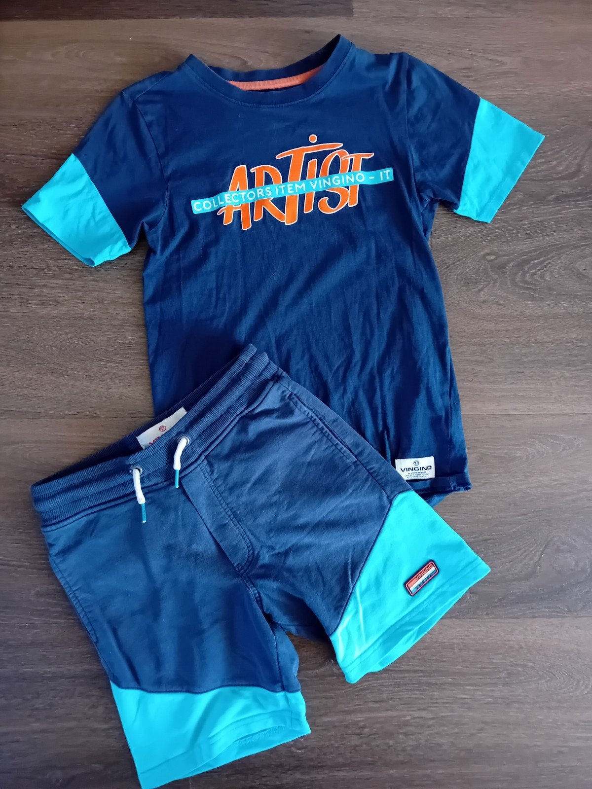 zomersetje, pakje Vingino 134/140 korte broek en shirt, Ophalen of Verzenden, Zo goed als nieuw, Jongen