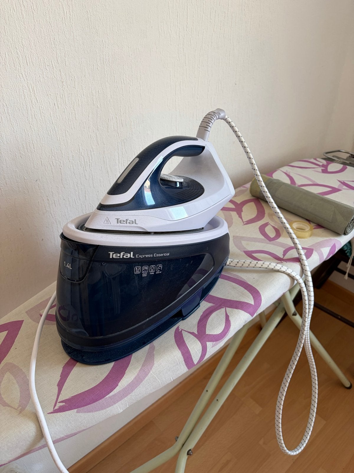 Tefal Express Essential Stoomgenerator Strijkijzer, Ophalen, Zo goed als nieuw, Strijkijzer met snoer