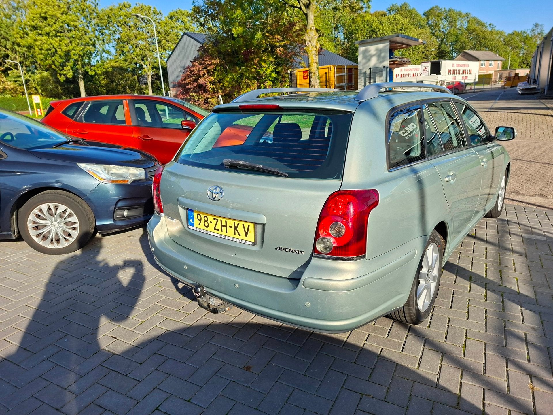 Toyota Avensis Wagon 1.8 VVTi Luna / Dealer onderhouden / AP, Auto's, Voorwielaandrijving, Dealer onderhouden, 4 cilinders, Handgeschakeld