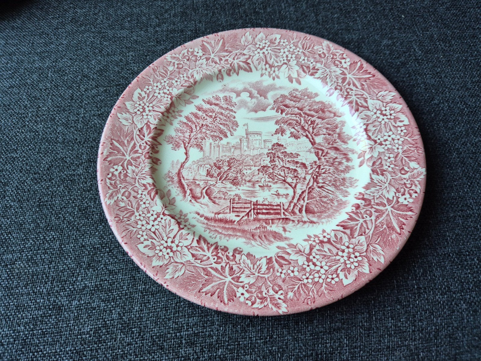 Vintage Engels dinerbord rood-wit Castles Series Ironstone, Ophalen of Verzenden