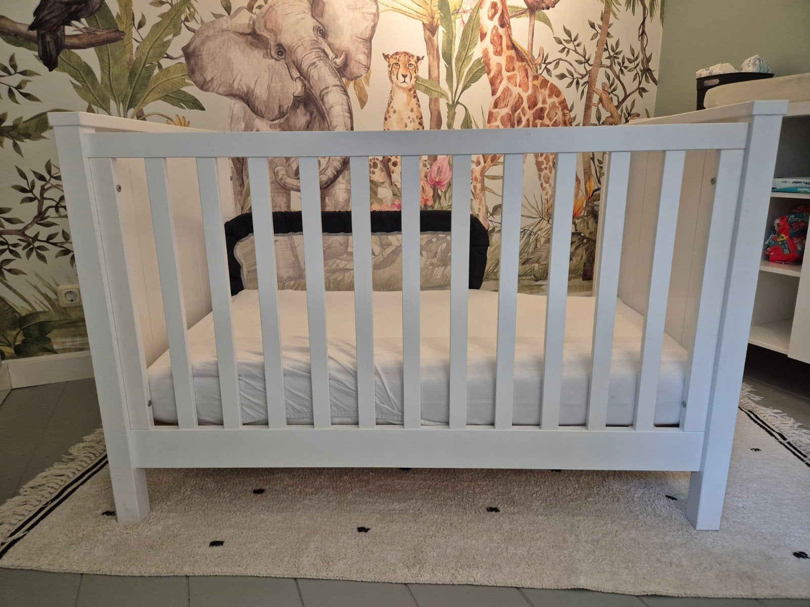 Ledikantje, commode en wandplankje - complete babykamer, Ophalen, Gebruikt, Jongetje of Meisje