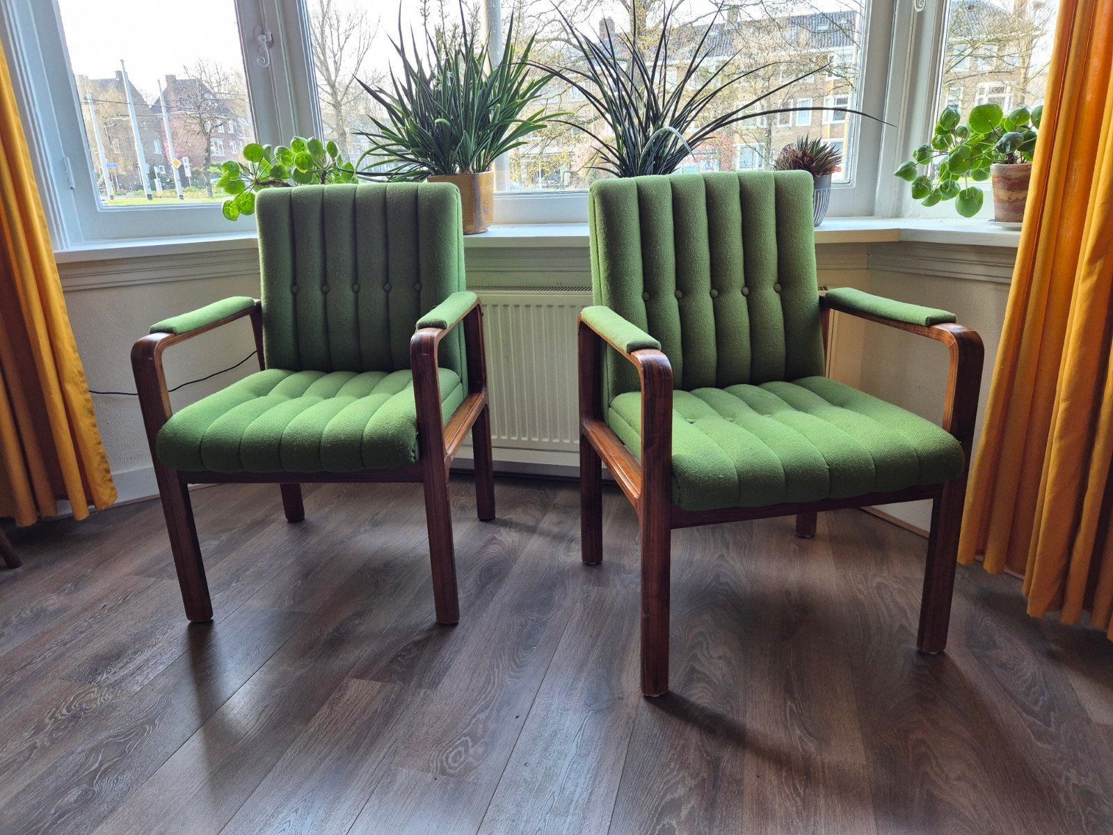 Set van 2 vintage groene fauteuils met houten frame, Ophalen