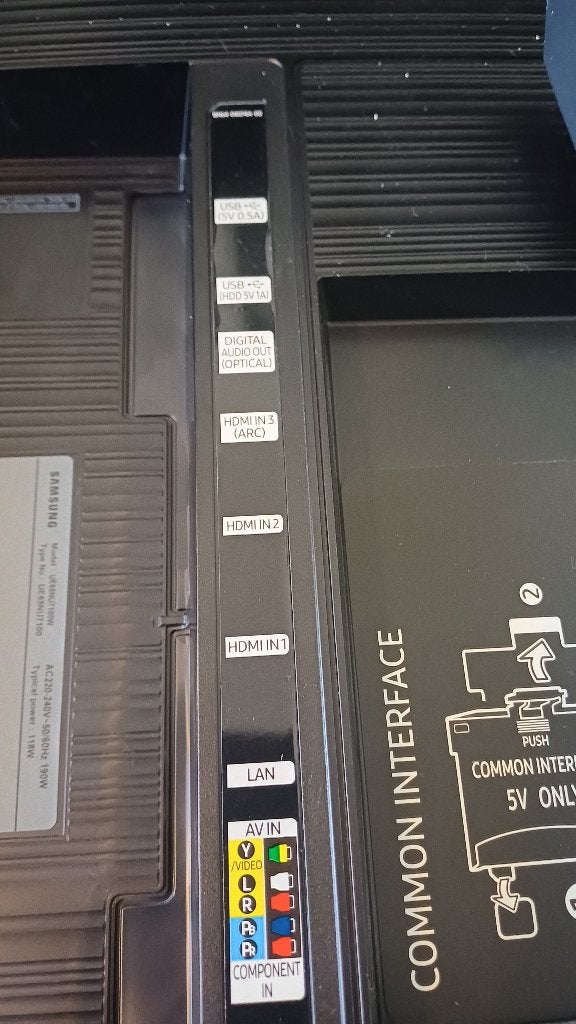 Foto 8 van Samsung 65 inch TV met defect