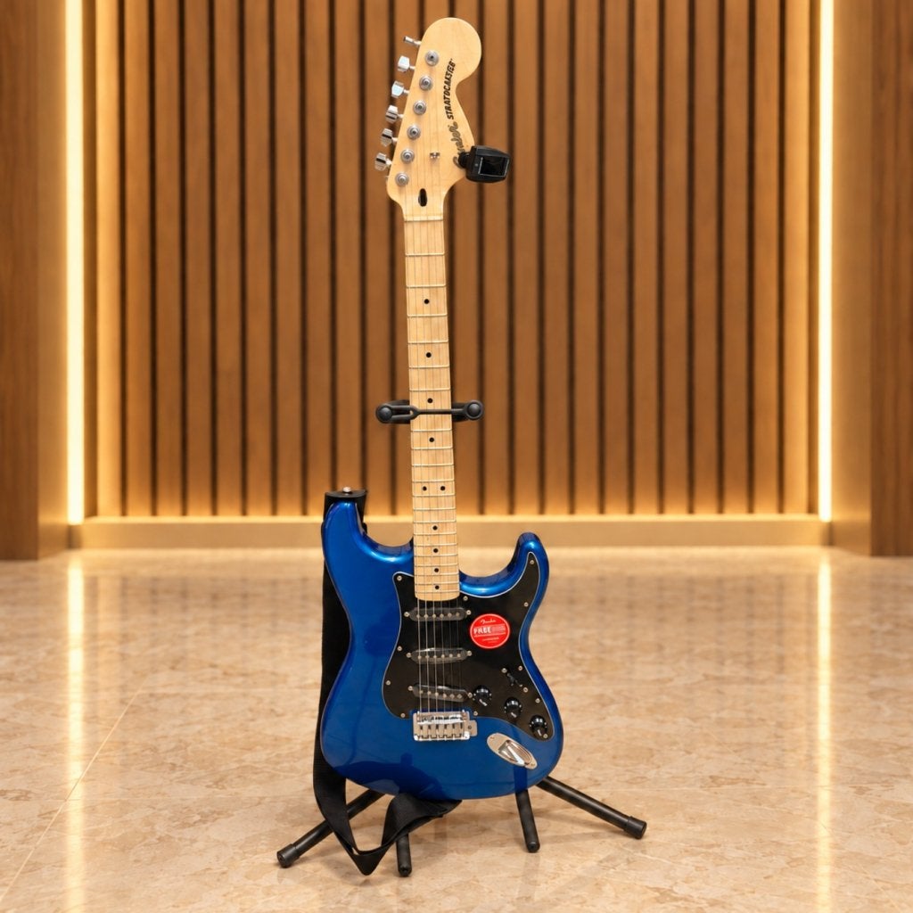 Squier Affinity Stratocaster Lake Placid Blue-In Nette Staat, Fender, Zo goed als nieuw, Support@fender.com, 17600 Catalina Street
Los Angeles, CA 90746
USA