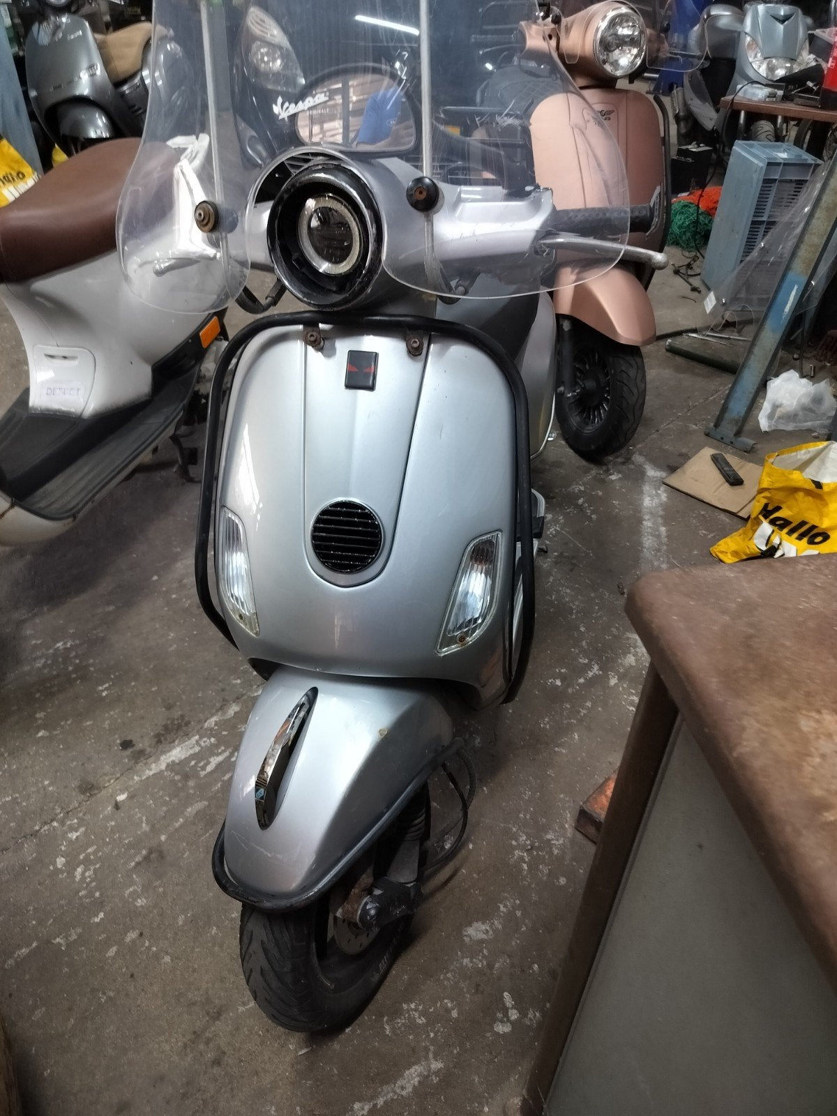 Vespa LX geel kenteken . Sloper of opknapper, Fietsen en Brommers, Scooters | Vespa, Ophalen, Jax, Jax, Benzine