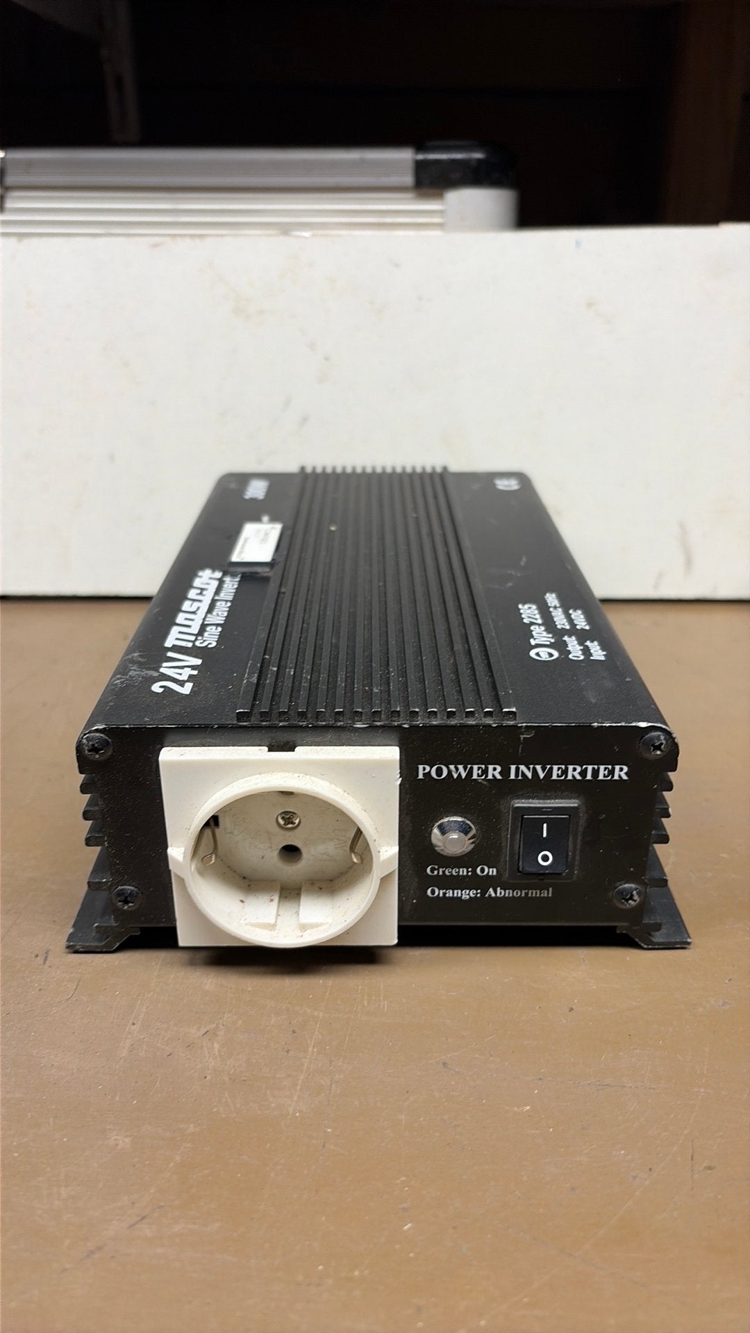 Mascot Type 2285 Zuivere Sinus Omvormer – 24V naar 230V 300W, Ophalen of Verzenden, Zo goed als nieuw