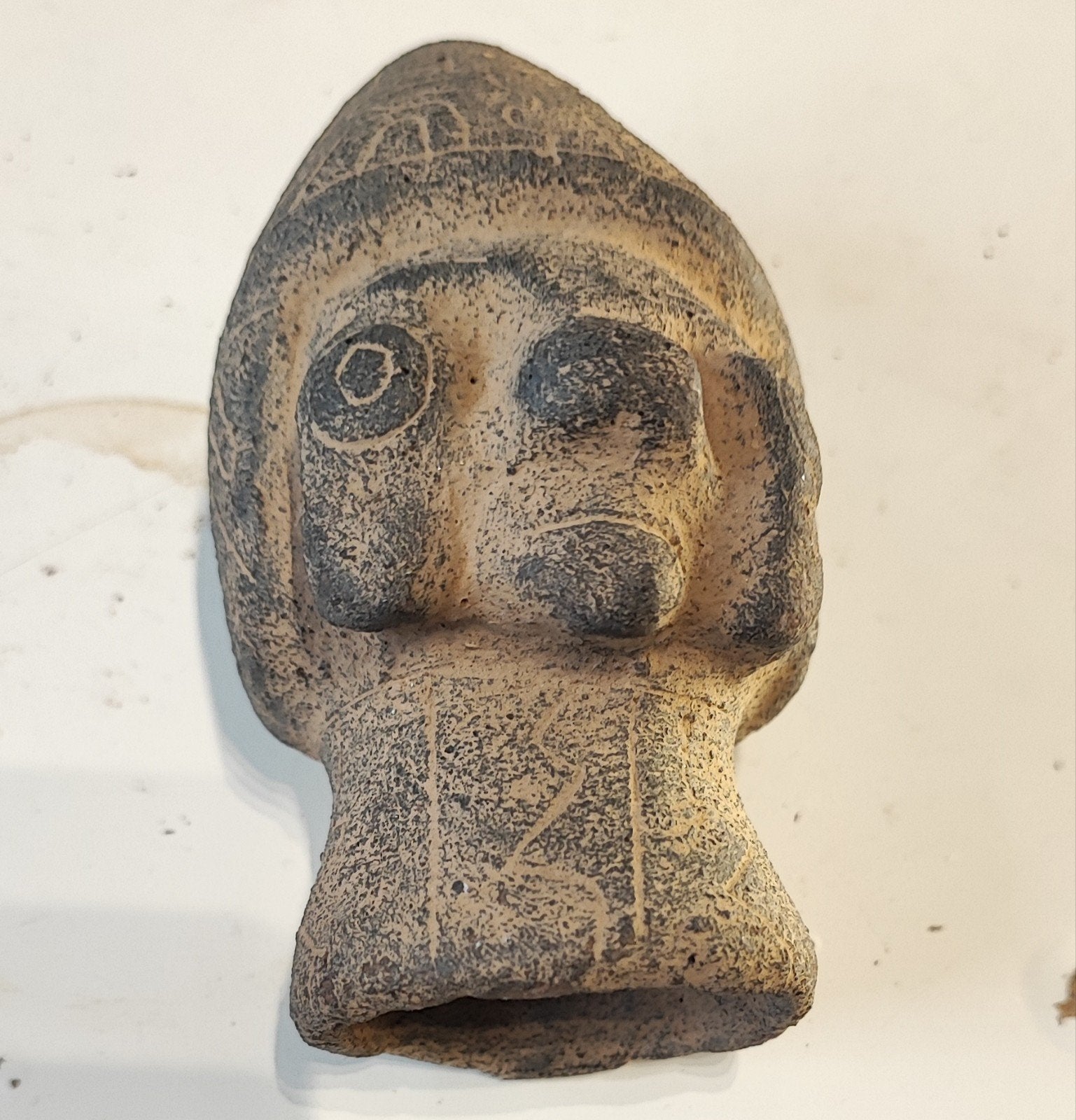 Antieke terracotta sculptuur met inscripties, Minder dan 20 cm, Ophalen of Verzenden, Handgemaakt, Steen of Keramiek