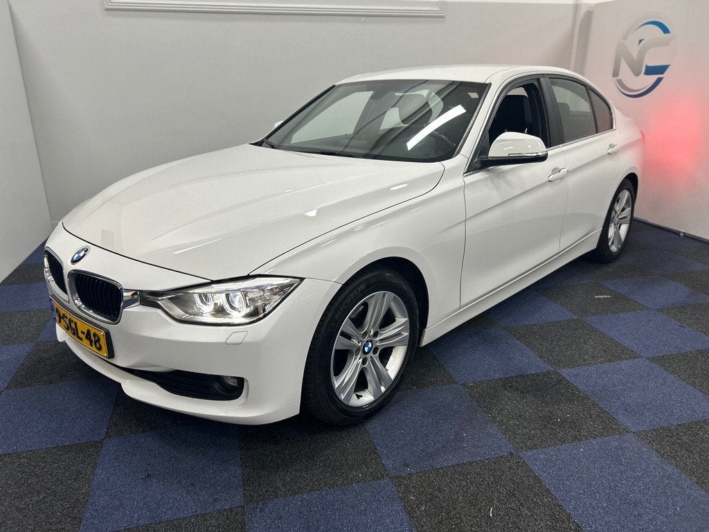 BMW 3-serie 320i Edition Executive / NETTE AUTO / NAVI-MULTI, Automatische klimaatregeling, Achterwielaandrijving, Gebruikt, Euro 6