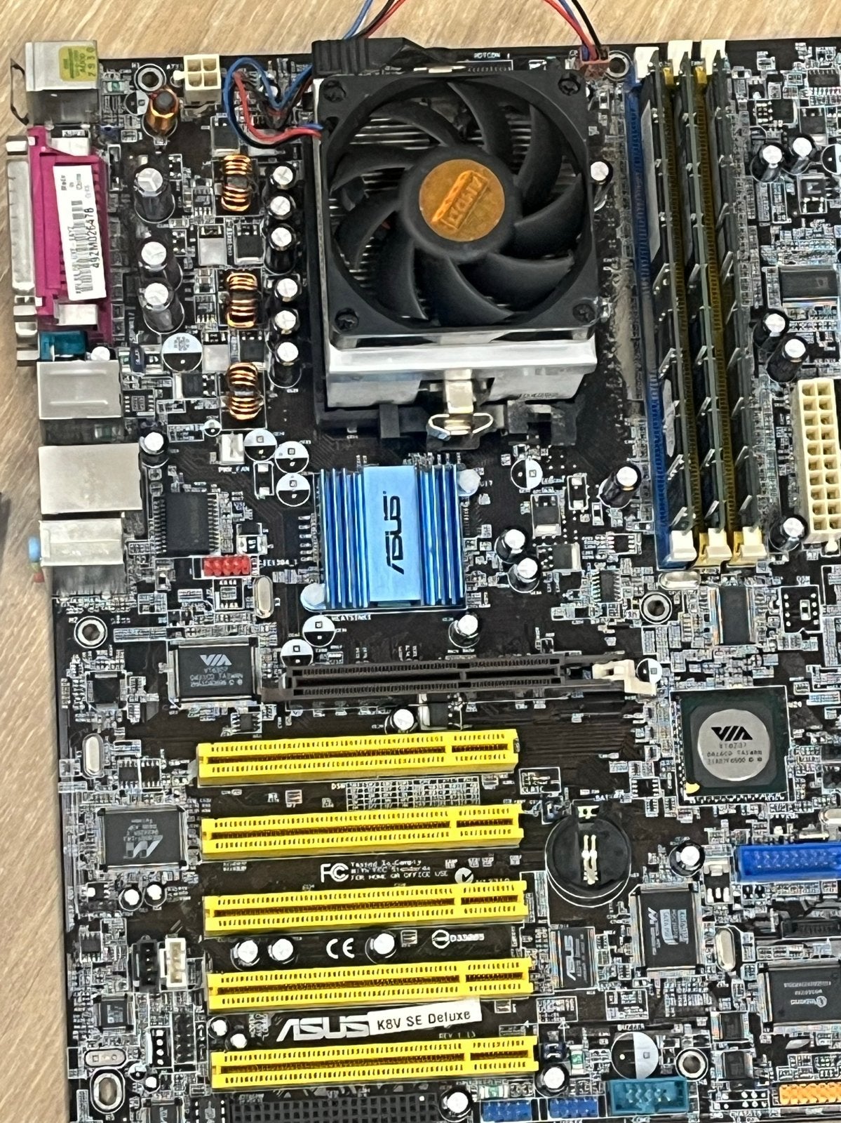 ASUS K8V SE Deluxe Moederbord met I/O Shield Retro, Ophalen of Verzenden, Gebruikt, Overige typen, DDR