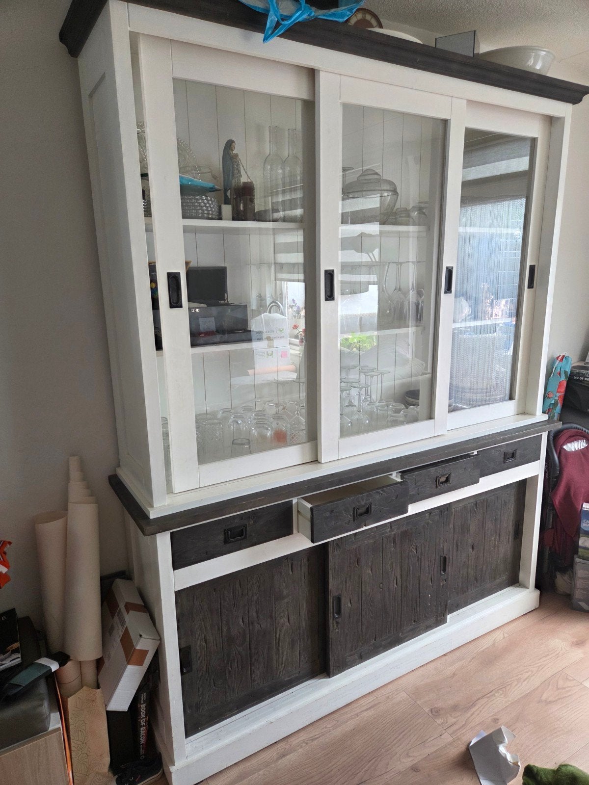 Buffetkast wit/hout met schuifdeuren en lades, Huis en Inrichting, Kasten | Dressoirs, Ophalen, Gebruikt, Met deur(en), Glas