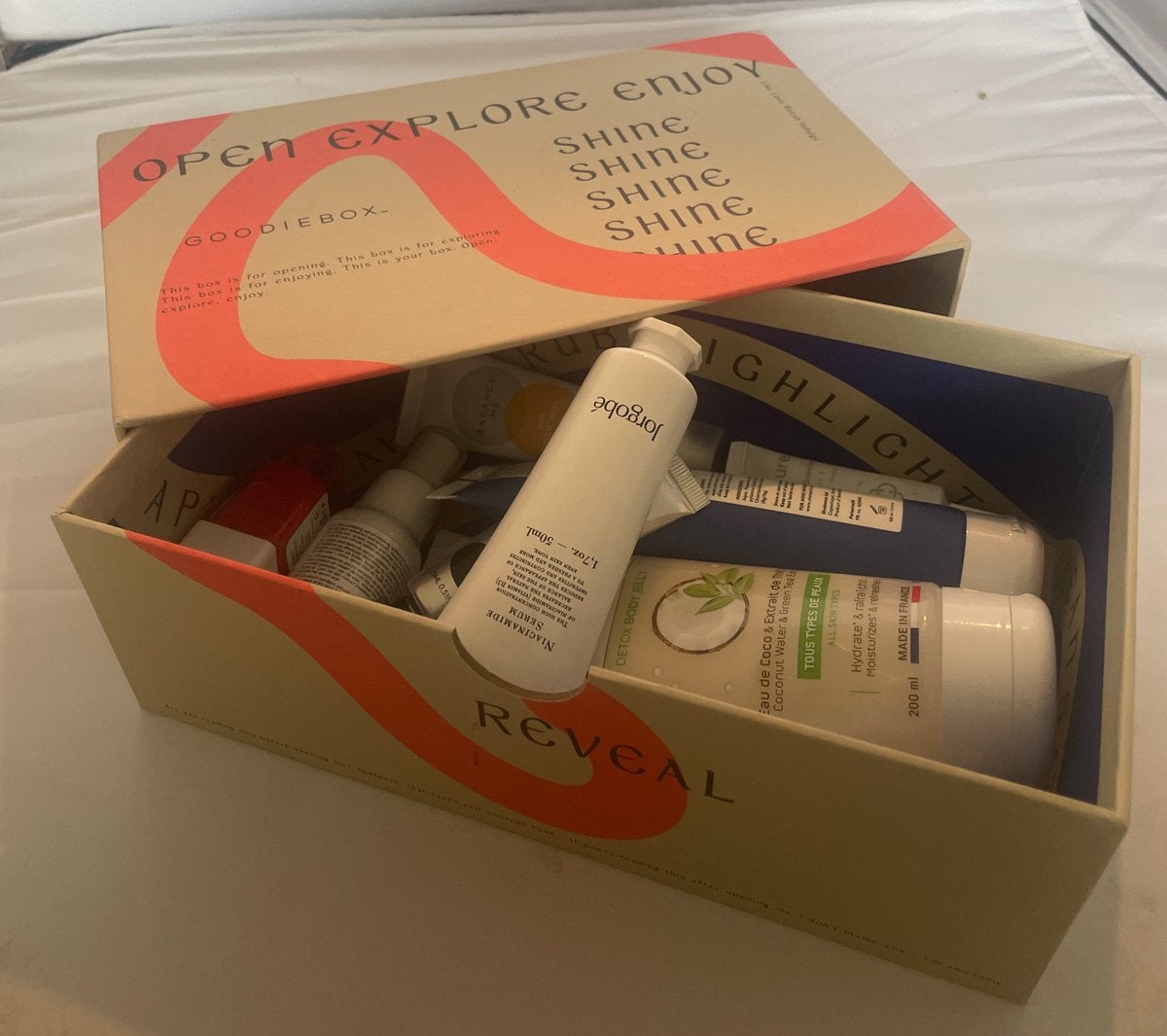 Goodiebox met diverse make-up en verzorgingsproducten, Ophalen of Verzenden, Zo goed als nieuw, Make-up