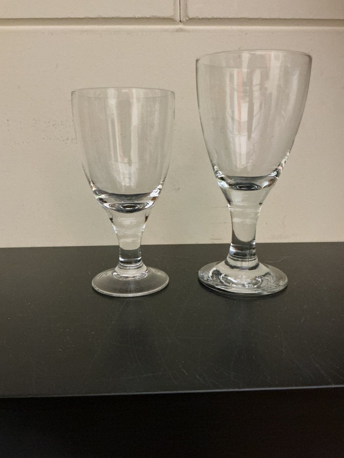 Mooie robuuste wijnglazen, 12 voor 15 euro, Huis en Inrichting, Keuken | Servies, Ophalen, Glas of Glazen, Modern, Glas