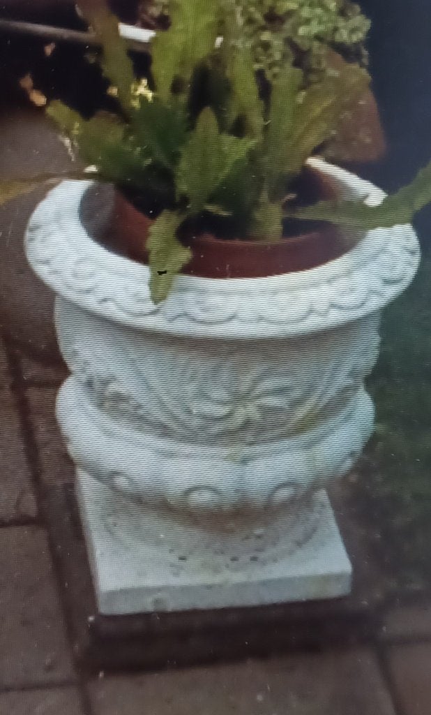 Witte stenen bloempot, Gebruikt, Rond, Beton, Balkon