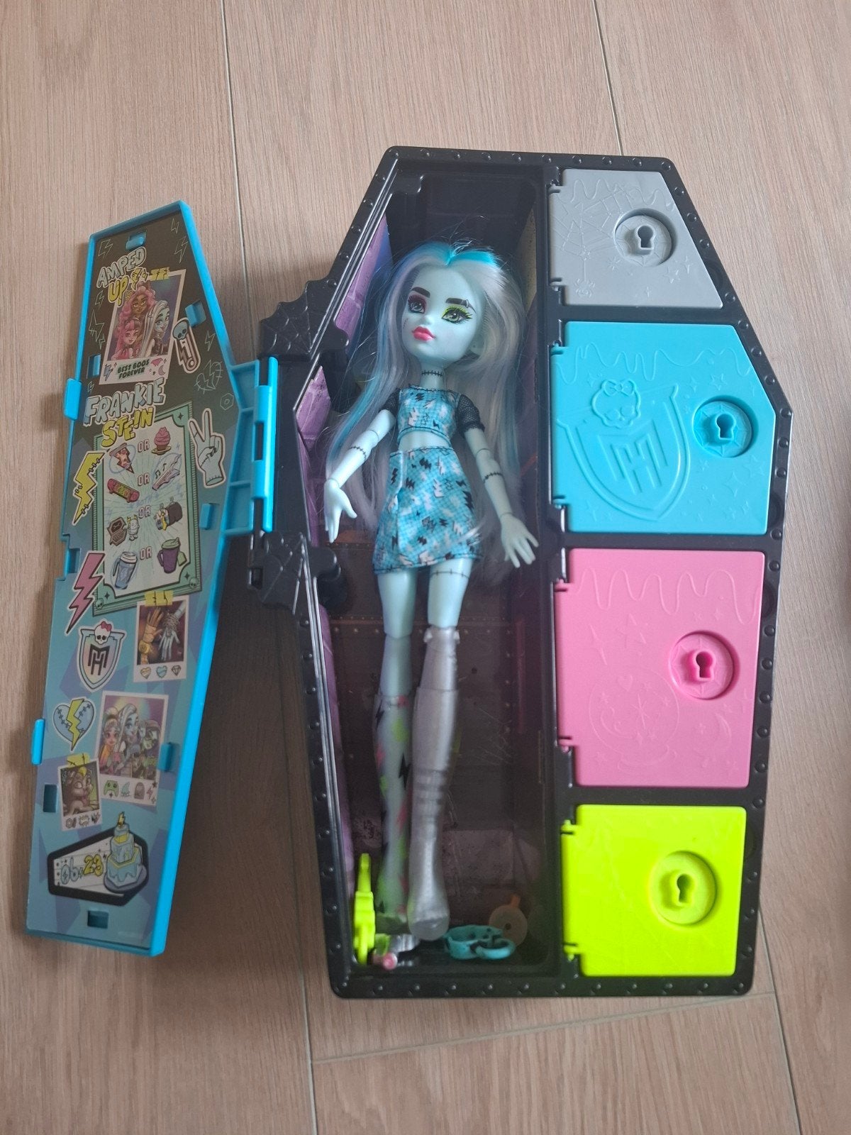 Monster High Frankie Stein pop met kistje, Ophalen of Verzenden, Zo goed als nieuw, Overige typen