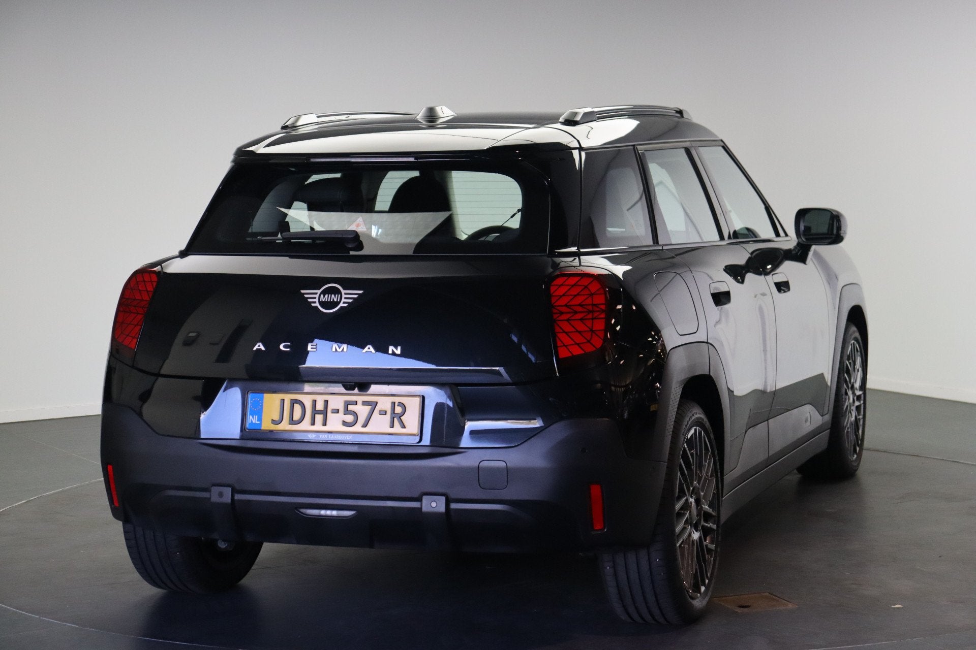 MINI Aceman E / Essential / 18" Night Flash Spoke grey, Auto's, Dealer onderhouden, Gebruikt, Met garantie (alle), Zwart