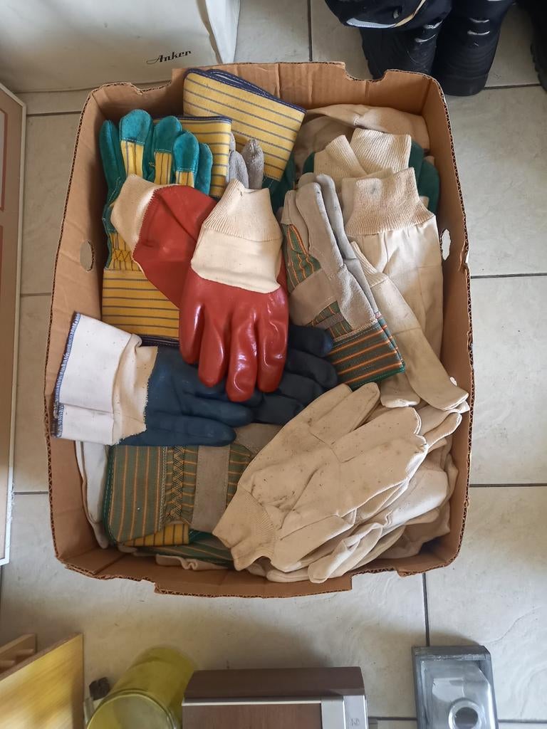 Veel verschillende werkhandschoenen, Ophalen of Verzenden, Zo goed als nieuw