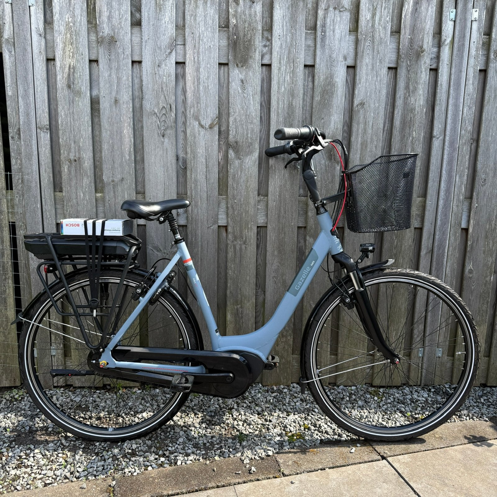 Gazelle Paris C7+ elektrische damesfiets Bosch Nieuwstaat, Fietsen en Brommers, Ophalen, Zo goed als nieuw, 50 km per accu of meer