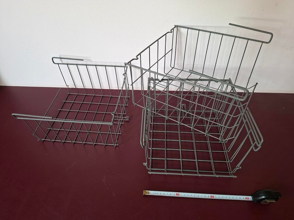 4 IKEA mandjes voor onder plank in een kast, Minder dan 50 cm, Gebruikt, Minder dan 50 cm, Ophalen of Verzenden