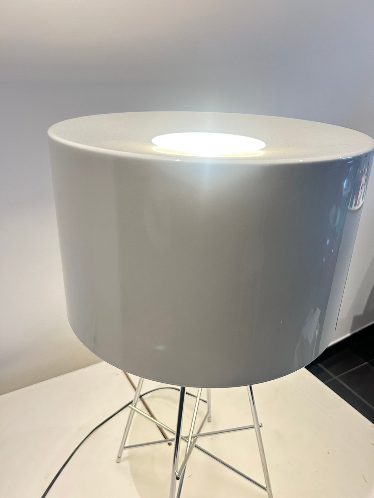 Flos Ray T wit, Huis en Inrichting, Lampen | Tafellampen, Wit, Ophalen, Zo goed als nieuw, Dimbaar