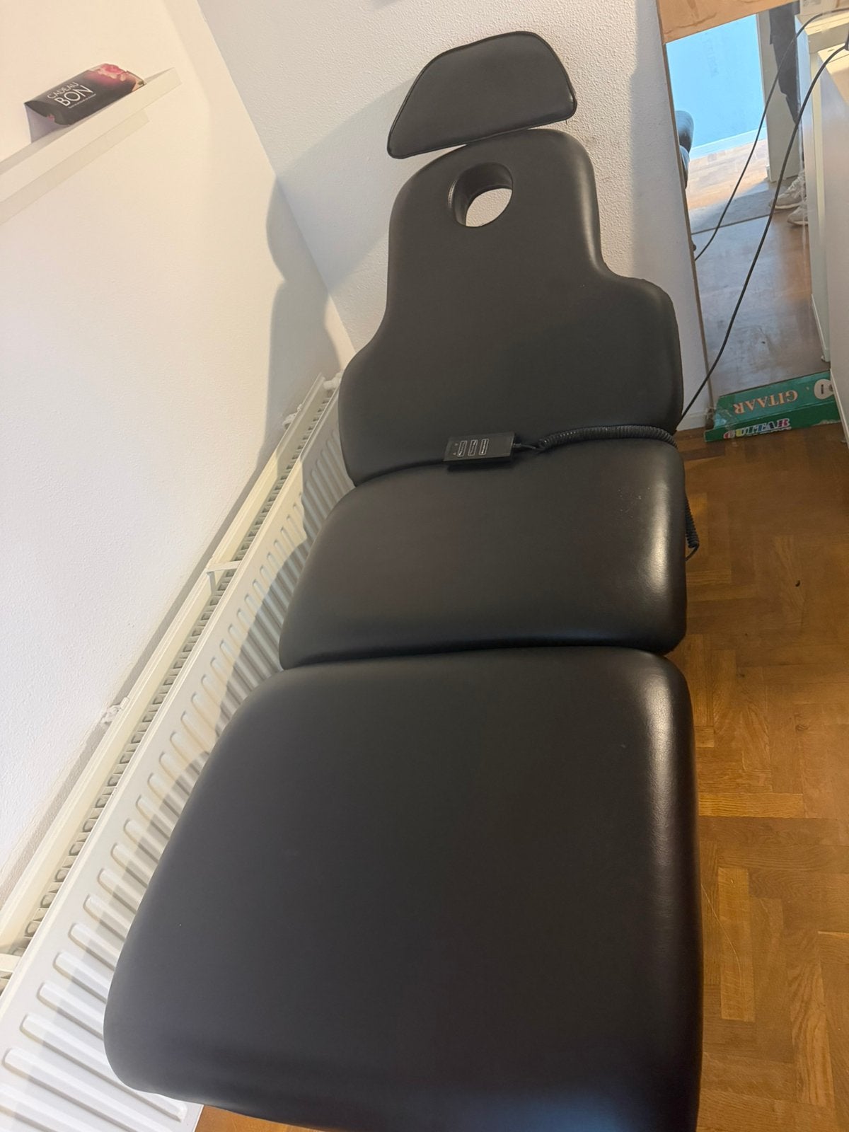 » Elektrisch massagebed / massagetafel, Ophalen, Zo goed als nieuw, Massagetafel