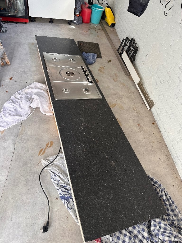 Composiet aanrechtblad met gaskookplaat (gratis), Huis en Inrichting, Keuken | Keukenelementen, Gebruikt, Zwart, Ophalen of Verzenden