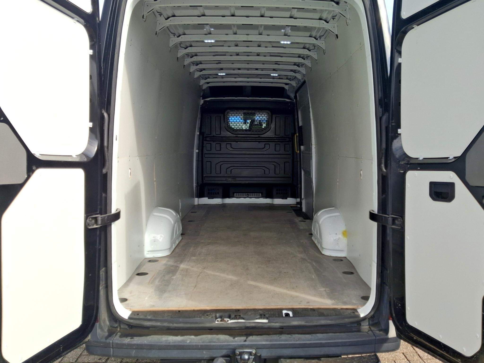 Volkswagen Crafter 35 2.0 TDI L5H3 177PK AUTOMAAT MARGE | AD, Stof, Gebruikt, 4 cilinders, Volkswagen