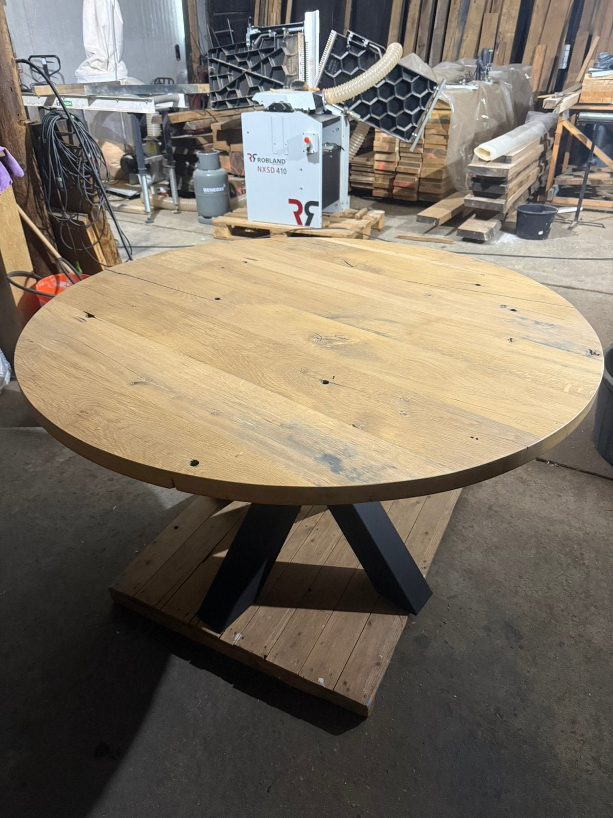 Ronde eiken tafel, Ophalen, Nieuw, Vier personen, Industrieel