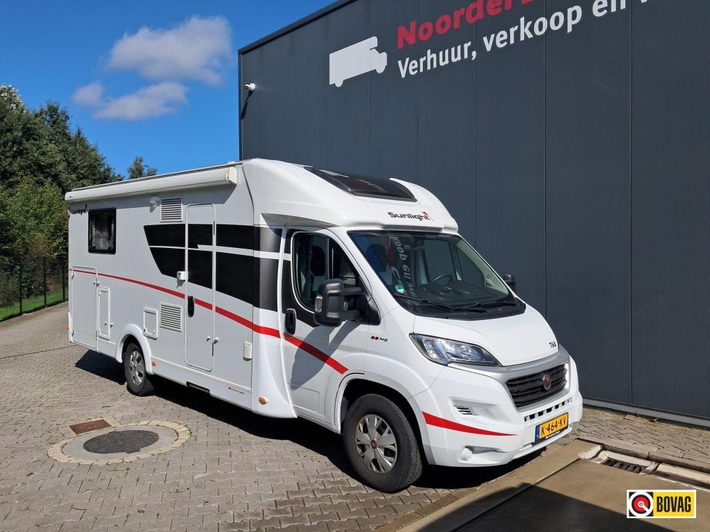 Sunlight T 68 - Levelsysteem - Maxfann, Caravans en Kamperen, Standaard zit, Sunlight, Ringverwarming, Fiat