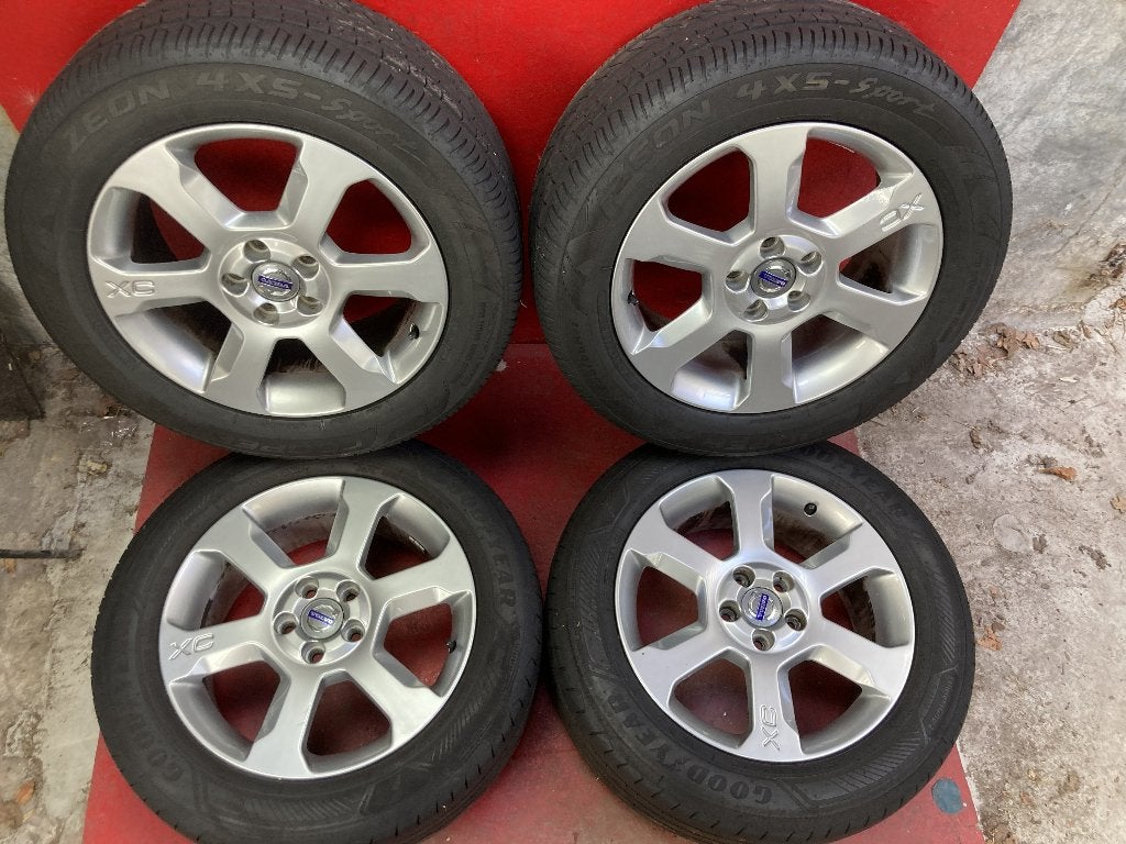 Lichtmetalen velgen Volvo XC70 235/55R17, Auto-onderdelen, Gebruikt, ., Banden en Velgen, 17 inch