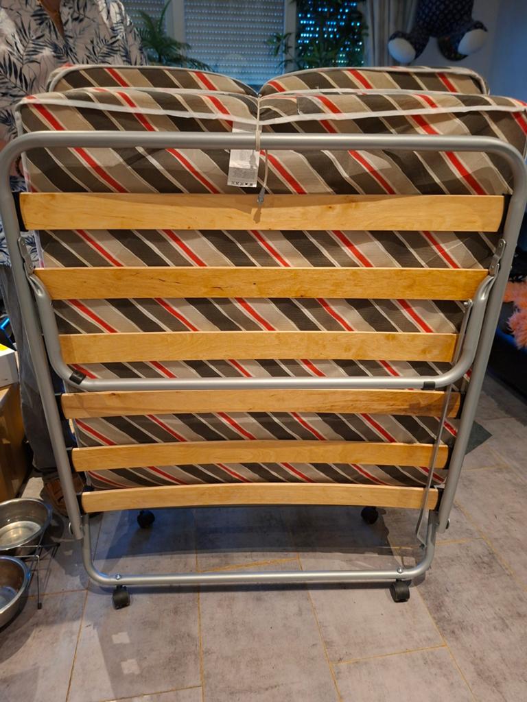 Opvouwbaar logeerbed met matras, Ophalen, Gebruikt, Eenpersoons, Grijs