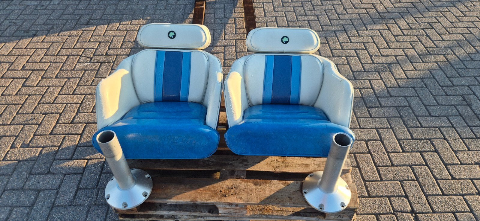 2 luxe kuipstoelen fauteuil incl voet/poot, Ophalen, Gebruikt, Motorboot, Onbekend