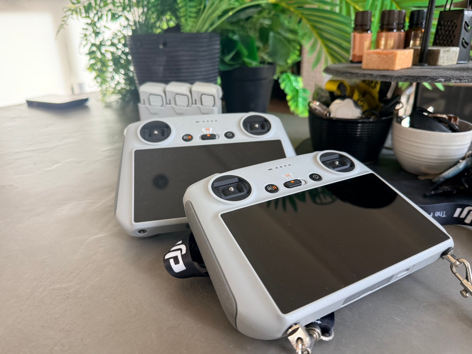 Dji mini 3pro 2x smartcontroller 3x batterij, 30 tot 45 minuten, Cameradrone, Ophalen of Verzenden, Zo goed als nieuw