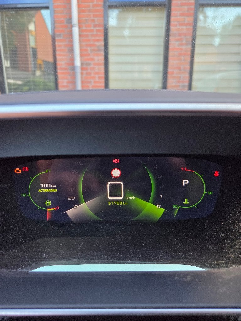 Foto 14 van Peugeot 2008 (Allure) 1.2 Puretech 2020 Zwart