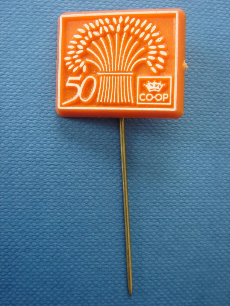 Speld 50 CO-OP, Verzamelen, Speldjes, Pins en Buttons, Ophalen of Verzenden, Gebruikt, Overige onderwerpen, Speldje of Pin