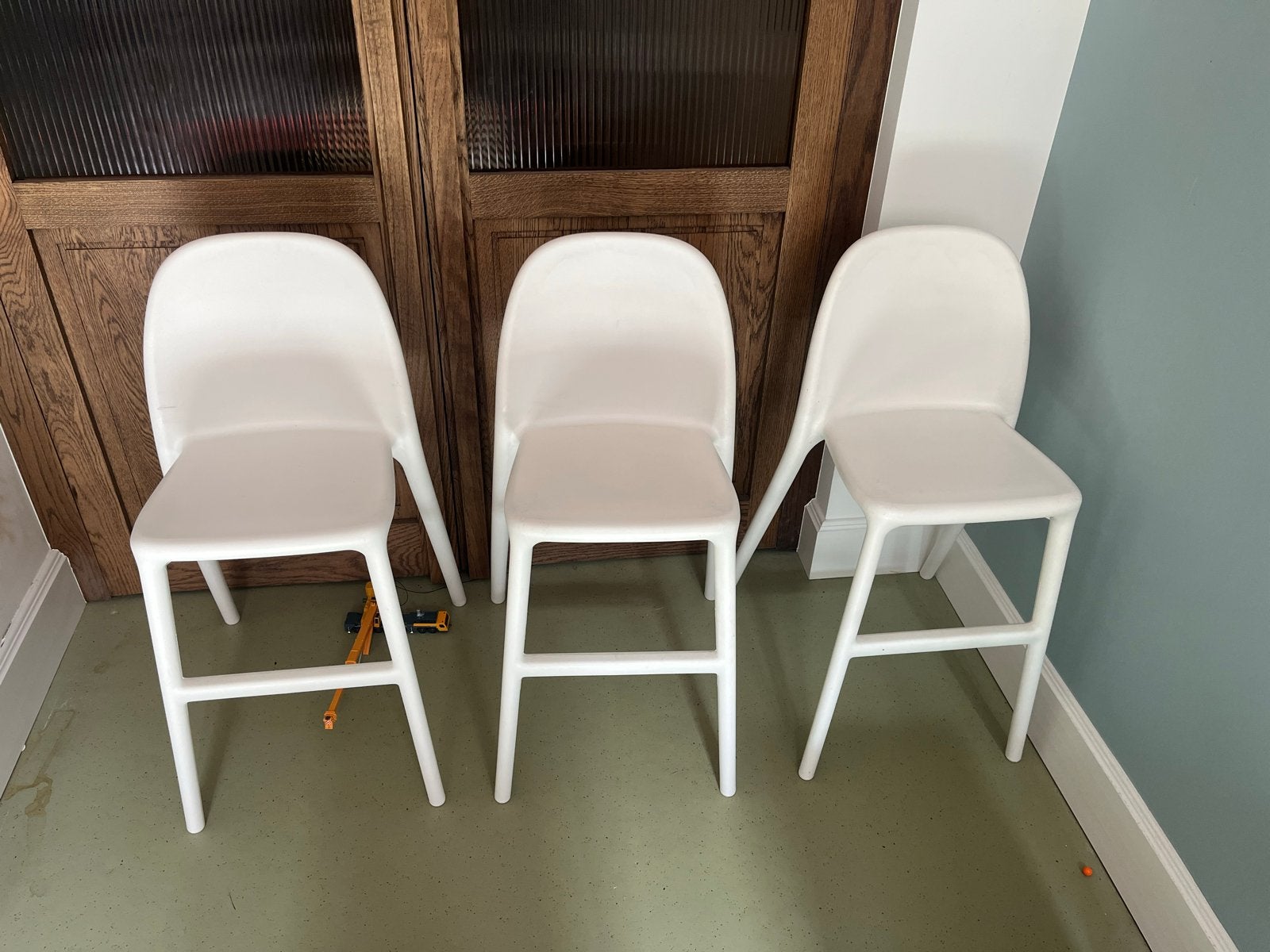 3 witte IKEA URBAN barkrukken, goede staat, Huis en Inrichting, Ophalen, Kunststof, Drie, Wit