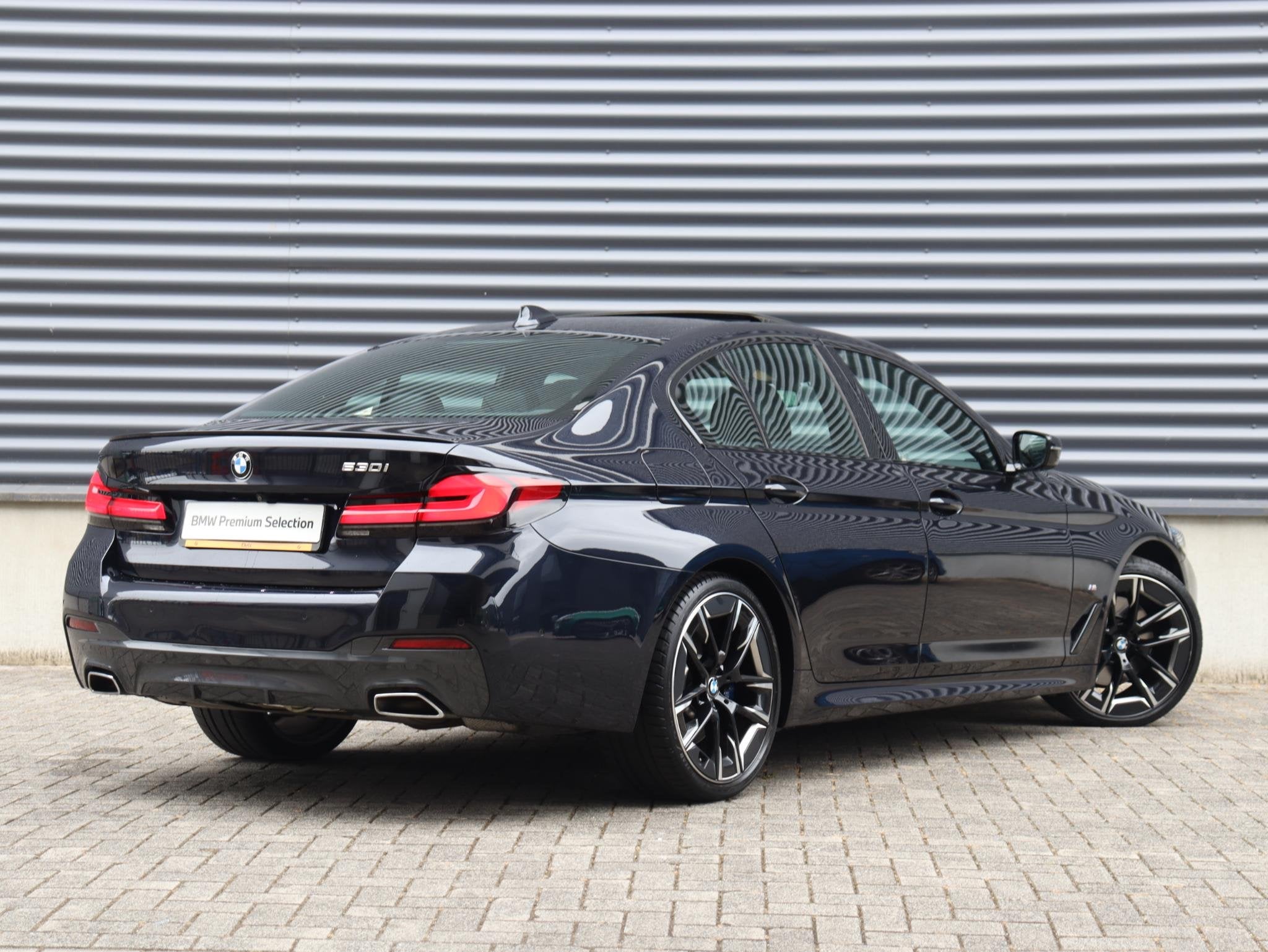 BMW 5-serie Sedan 530i | High Executive | M Sportpakket | Pa, Auto's, Automaat, 1998 cc, Gebruikt, Zwart