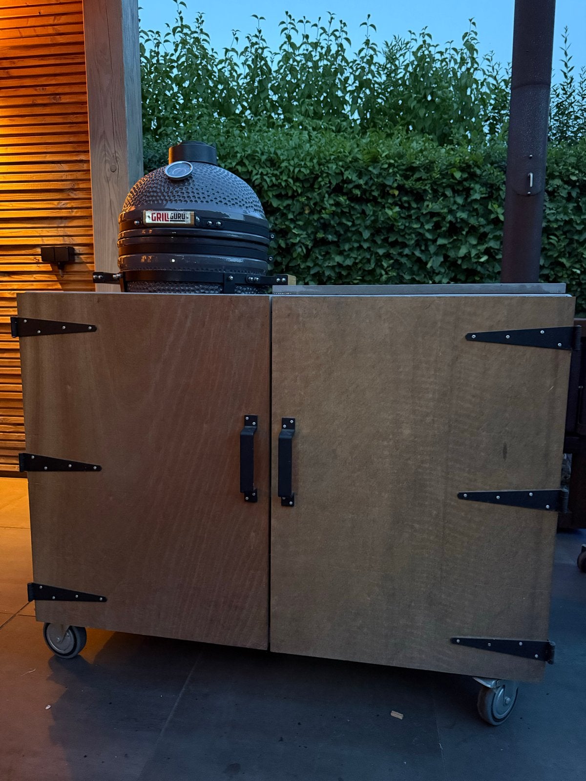 Grill Guru Compact Kamado met buitenkeuken en accessoires, Ophalen, Gebruikt