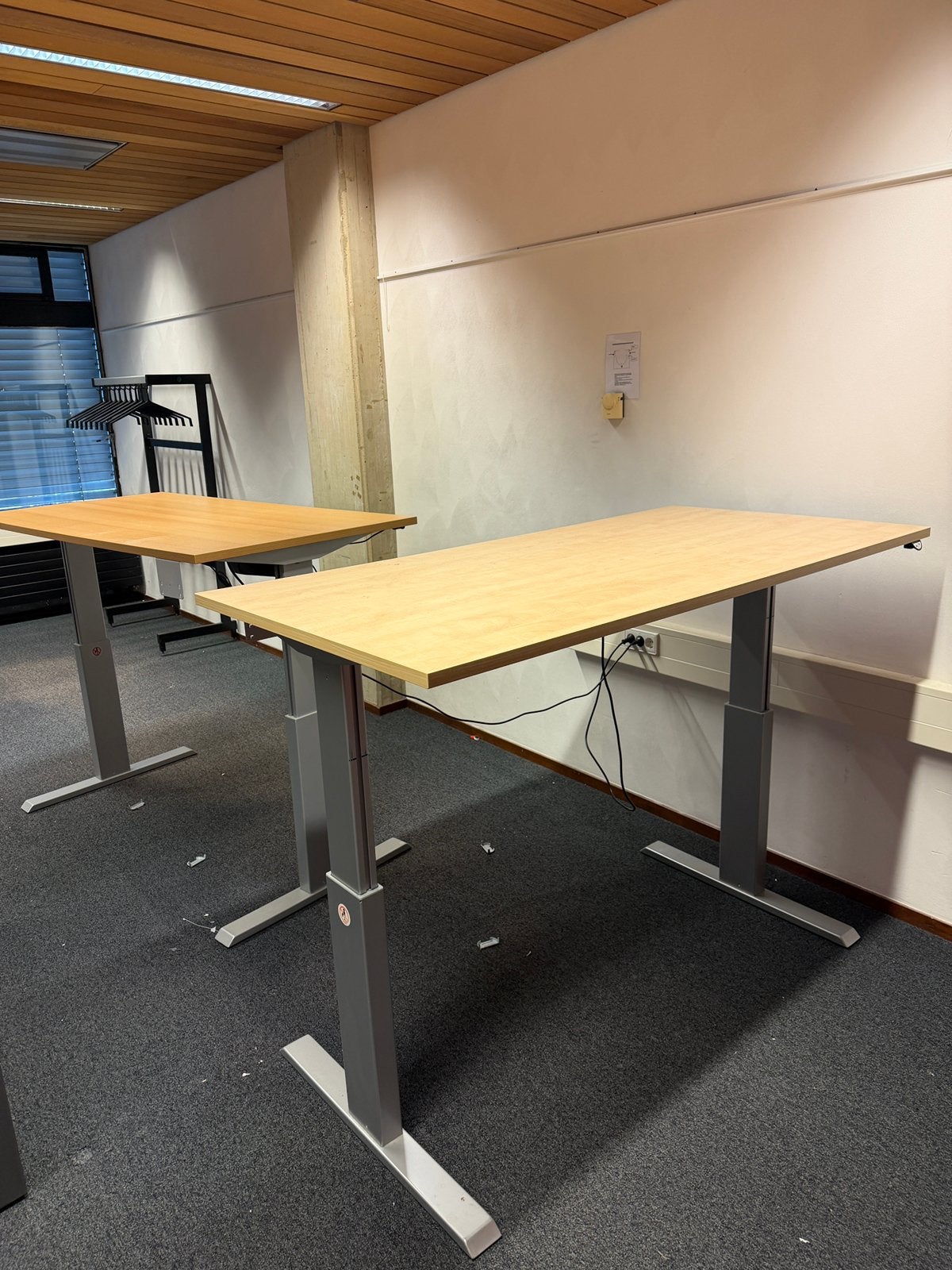 Elektrisch verstelbare zit sta bureaus, Zit-sta bureau, 160 cm, Hout, Ophalen of Verzenden