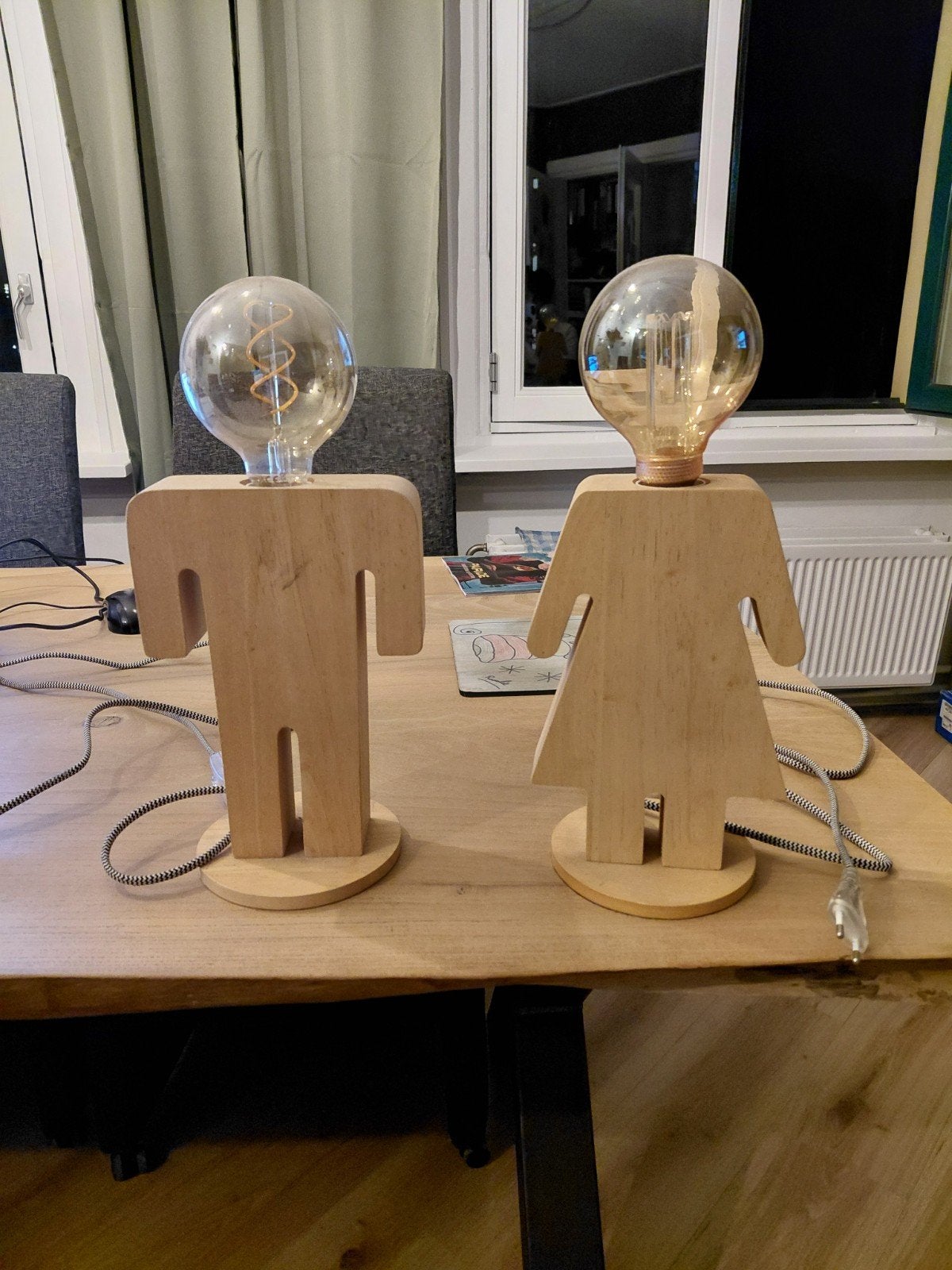 Set van 2 houten lampen: mannetje en vrouwtje, Overige merken, Gebruikt, E27 (groot), Hout