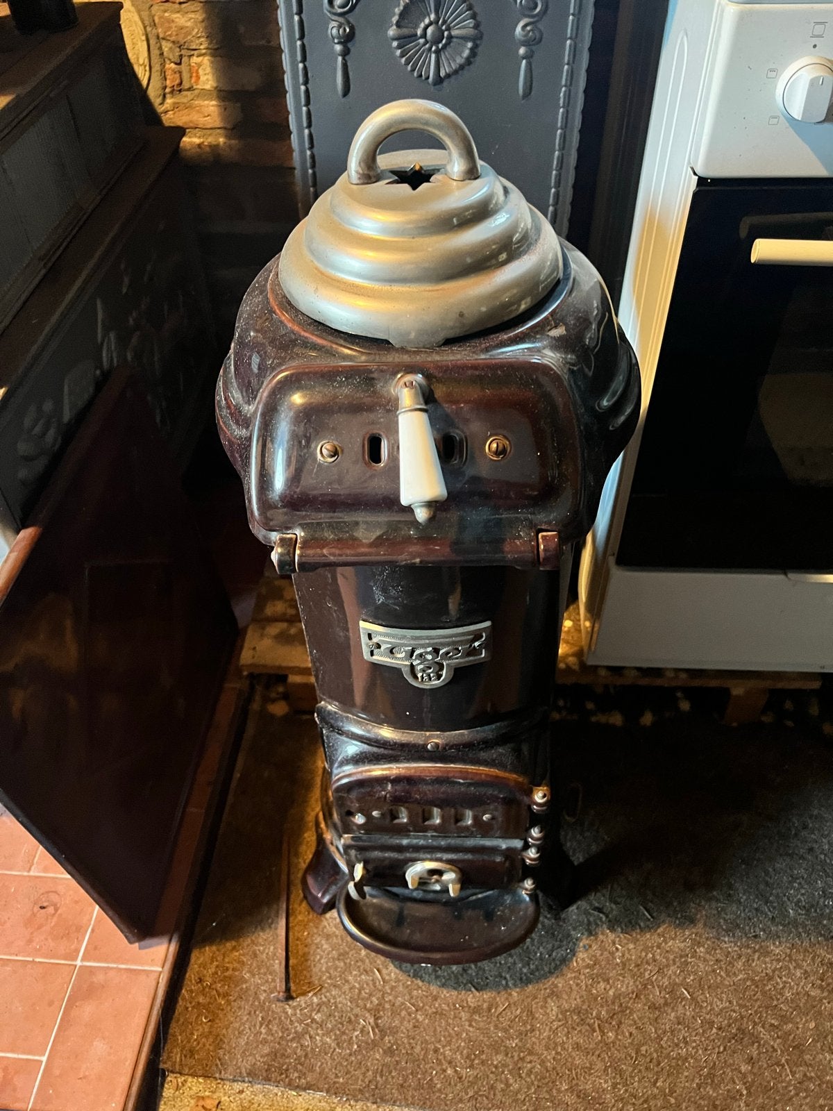 Antieke Potkachel - Vintage Kachel voor Sfeer en Warmte, Huis en Inrichting, Ophalen, Potkachel, Gebruikt, Vrijstaand