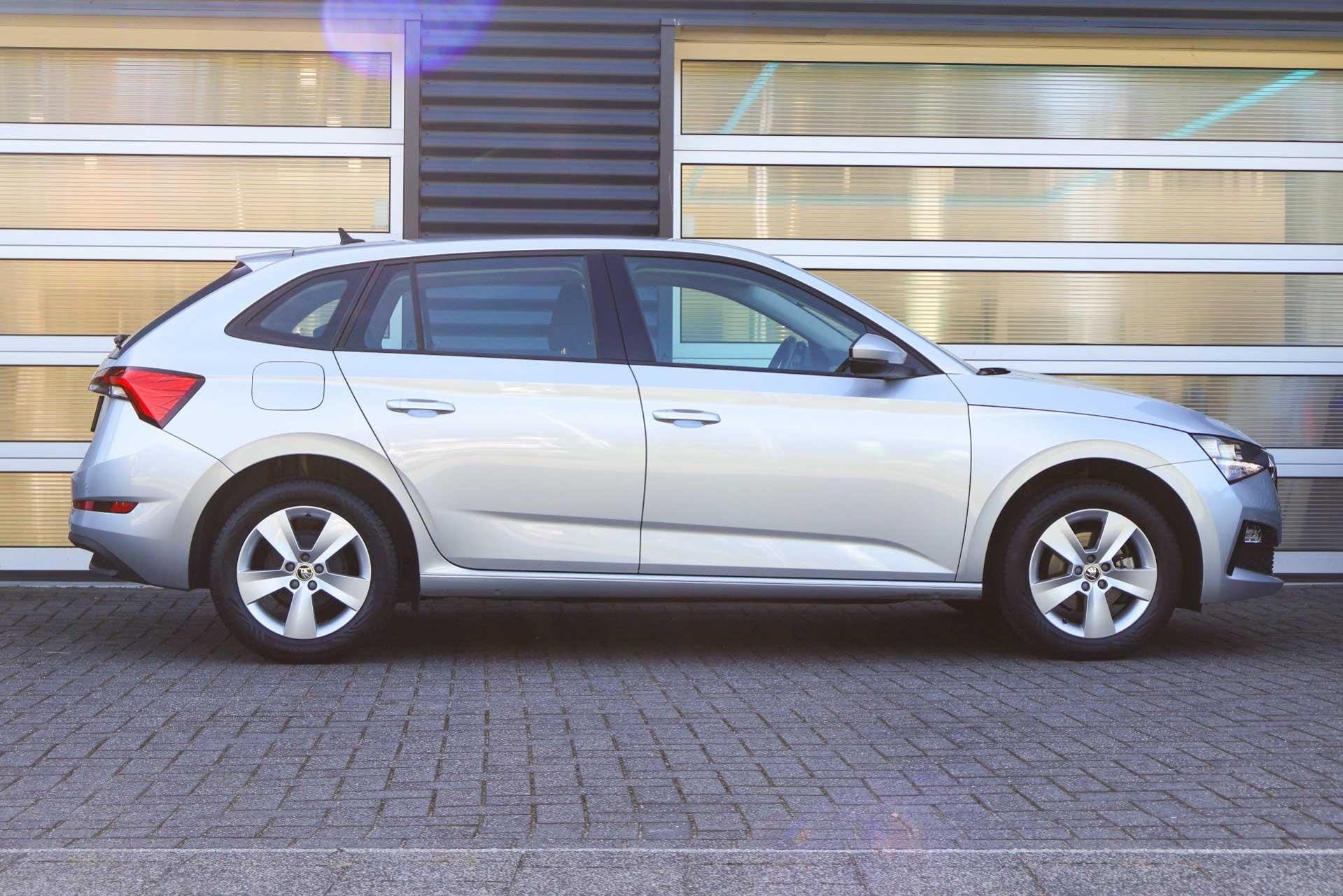 Skoda Scala 1.0 TSI 110pk Ambition | Navigatie | Parkeersens, Auto's, Voorwielaandrijving, 12 maanden, Gebruikt, 49 €/maand