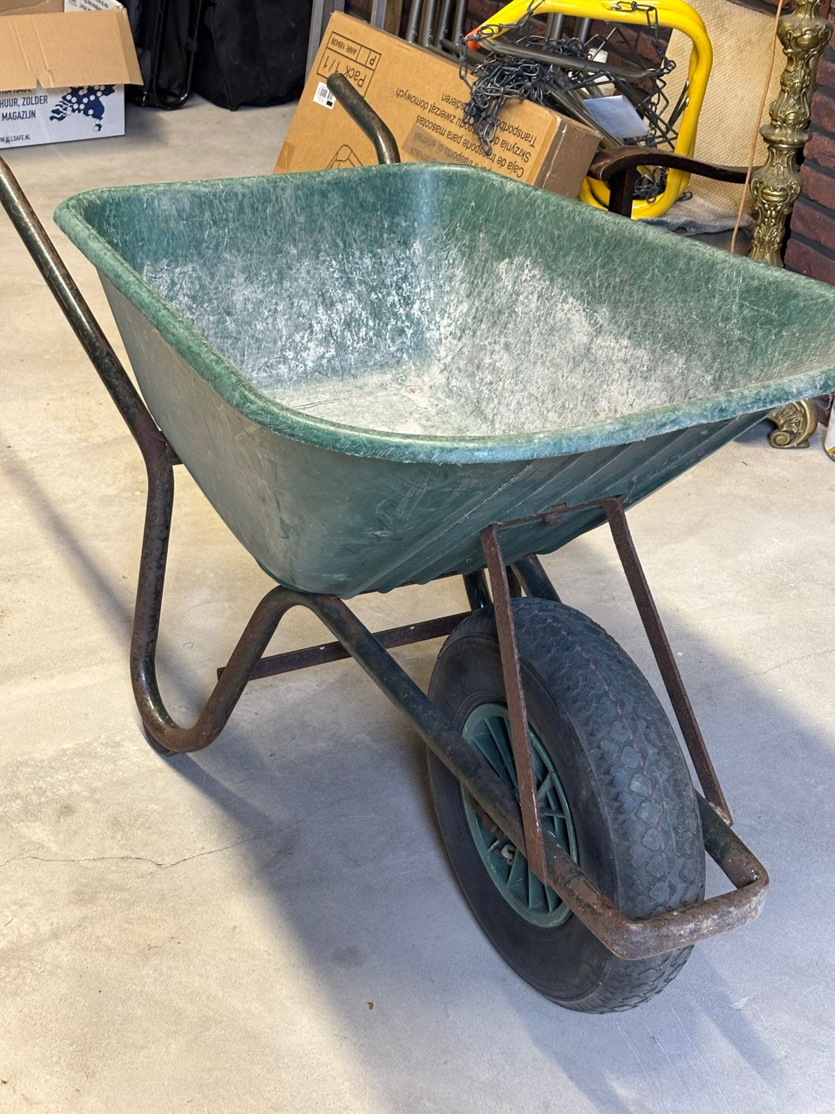 Stevige kruiwagen met kunststof bak, Tuin en Terras, Kruiwagens, Ophalen, Gebruikt, Handmatig, Tweewielig