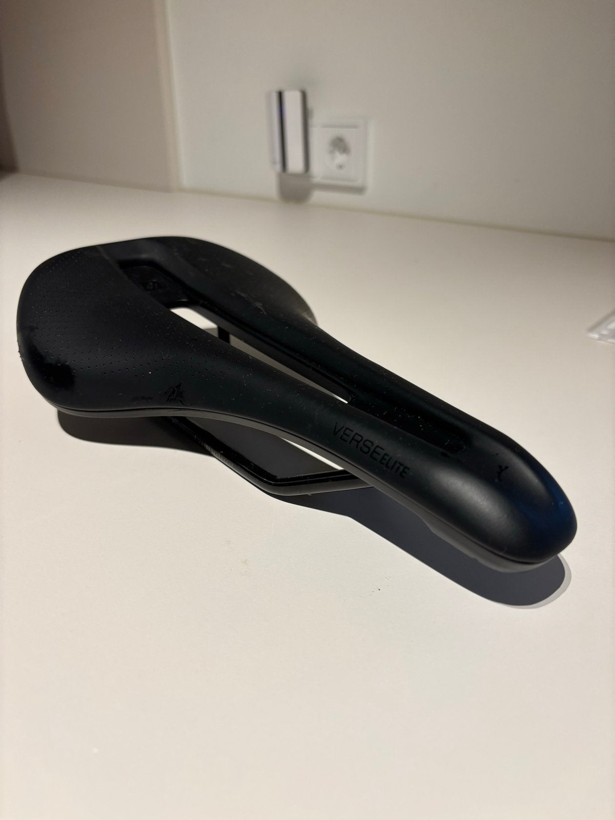 Bontrager Verse Elite zadel met bevestigingsmaterialen, Gebruikt, Kunststof, Ophalen of Verzenden, Zadel