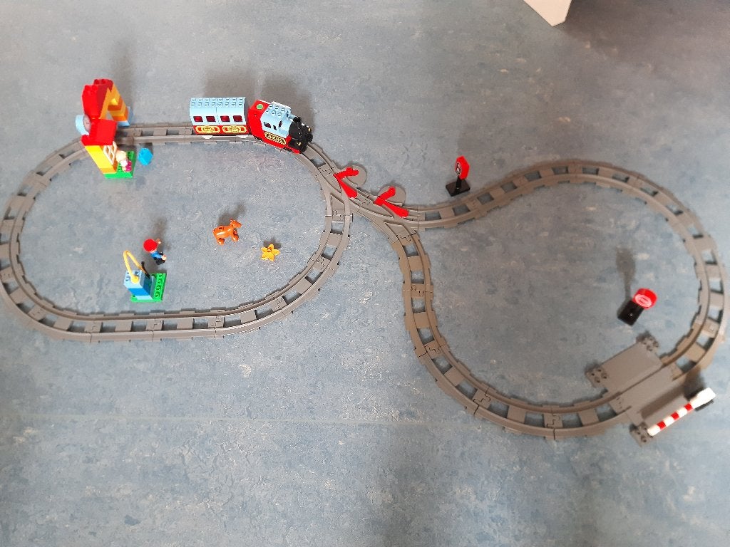 Duplo treinstel 10507 compleet met extra rail etc., Kinderen en Baby's, Speelgoed | Duplo en Lego, Ophalen of Verzenden, Zo goed als nieuw